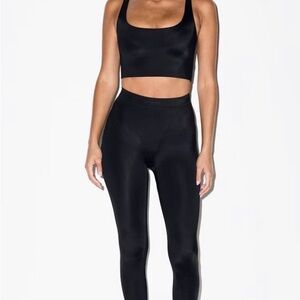 SKIMS X NIKE - NikeSKIMS SHINE V-LINE 26" LEGGING
OBSIDIAN / XXS